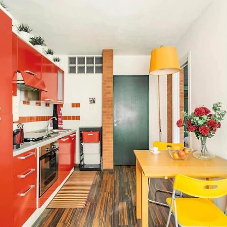 Lovely Apartment Navigli Milan Bagian luar foto