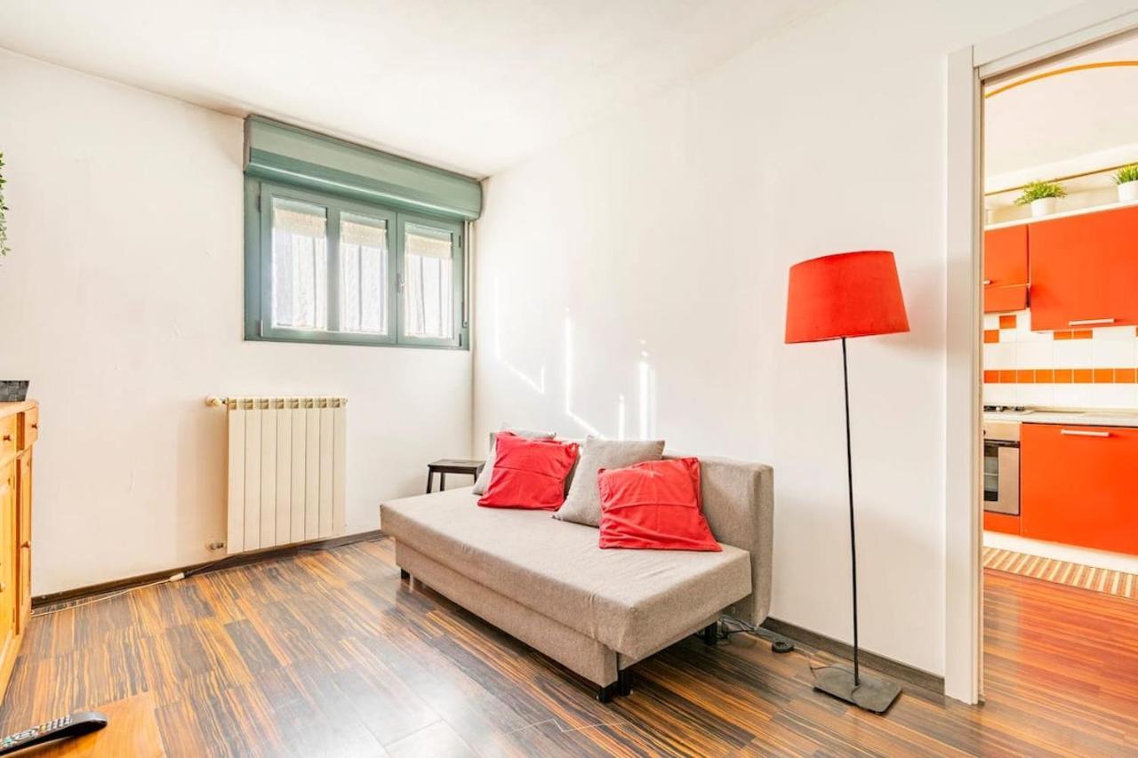 Lovely Apartment Navigli Milan Bagian luar foto