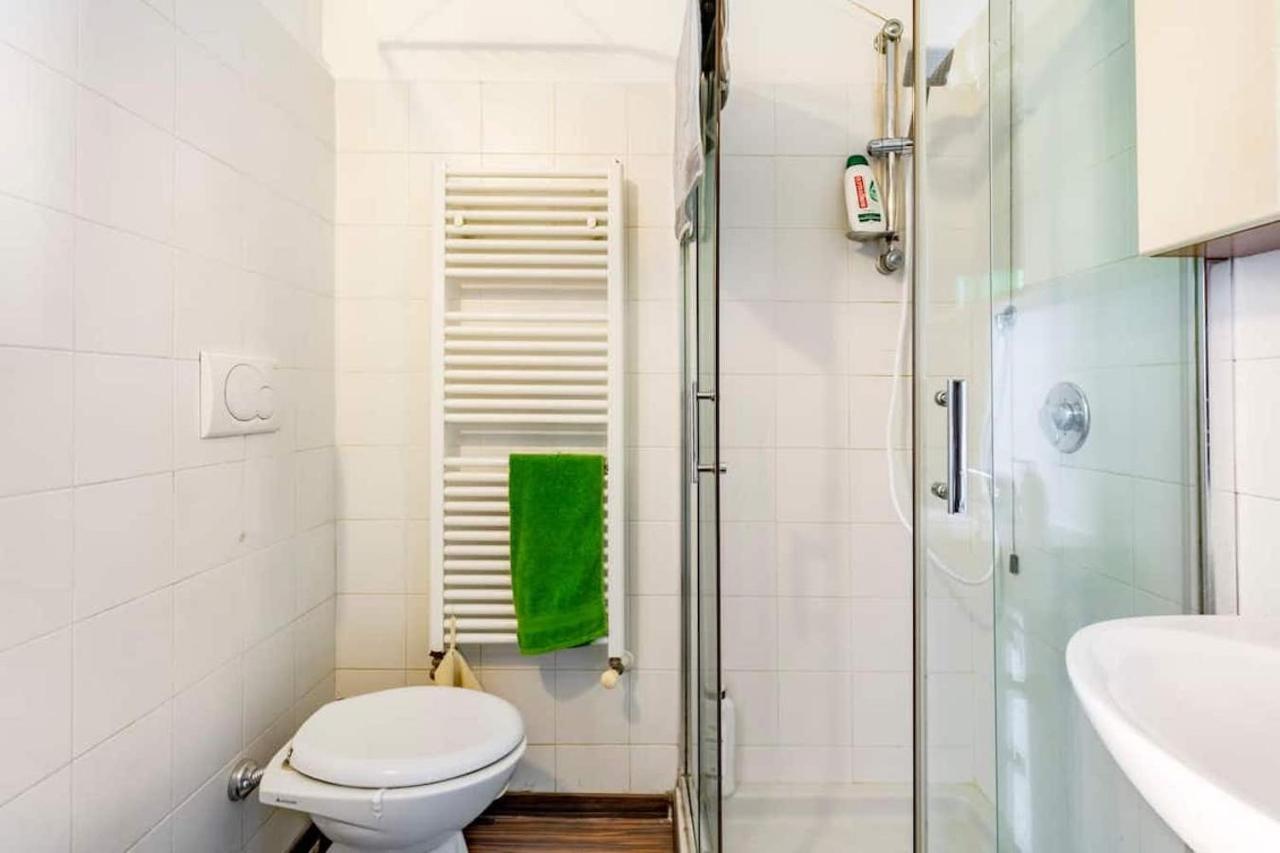 Lovely Apartment Navigli Milan Bagian luar foto